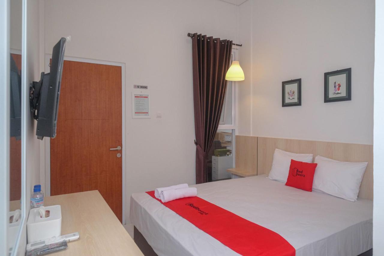 Reddoorz Syariah @ Tlogosari Semarang Hotel Alastuwo Exterior photo