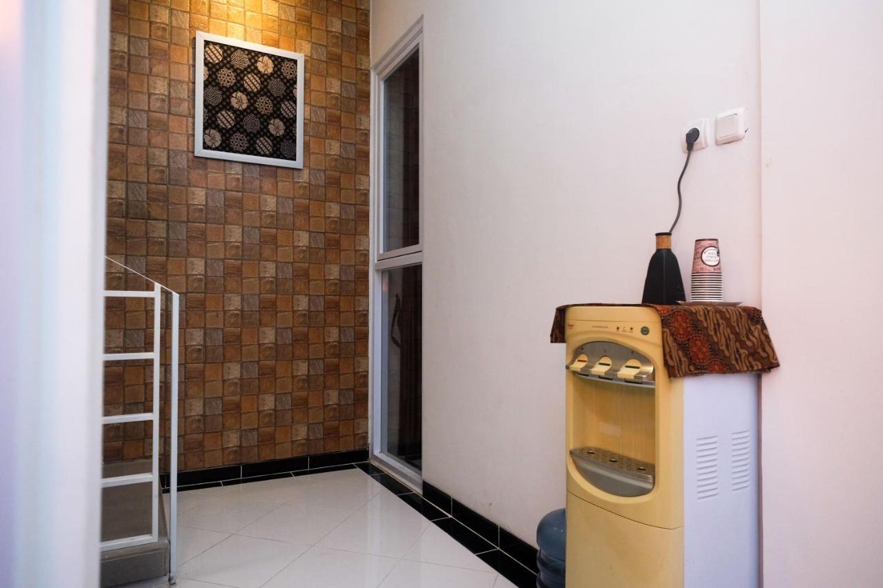Reddoorz Syariah @ Tlogosari Semarang Hotel Alastuwo Exterior photo