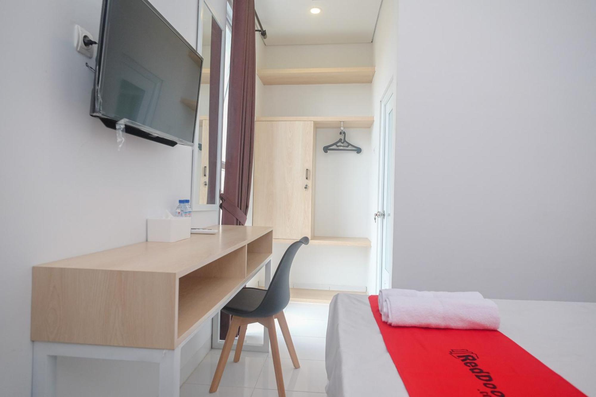 Reddoorz Syariah @ Tlogosari Semarang Hotel Alastuwo Exterior photo